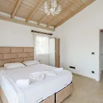 Villa Stone Near Long Beach&kusadasi Shopping Mall *